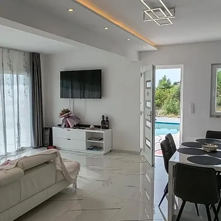 Katarina Villa *